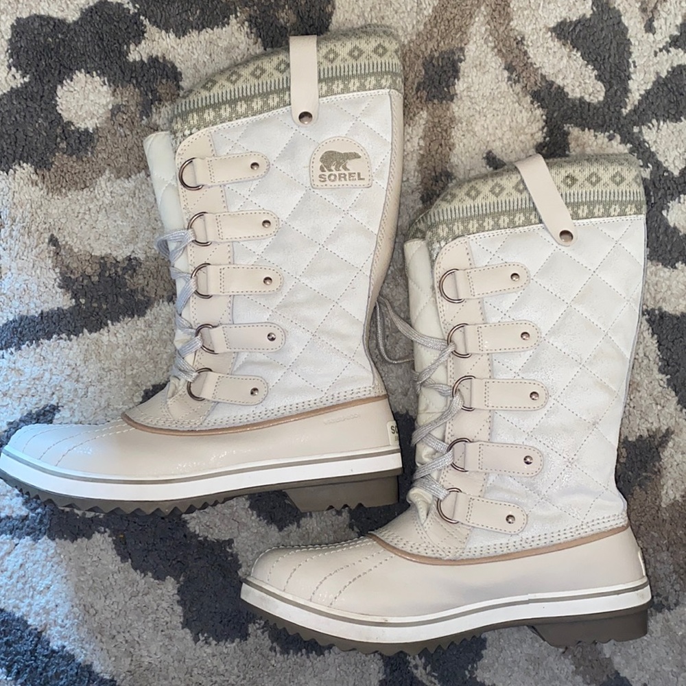 Sorel waterproof snow boots,sparkle leather with knit cuff, great shape Size 9.5